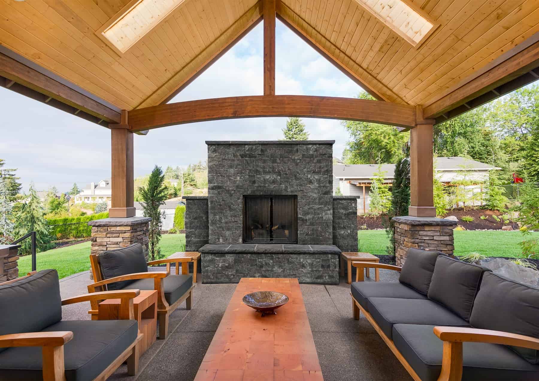 carbon slate stone on an outdoor fireplace with cozy seating